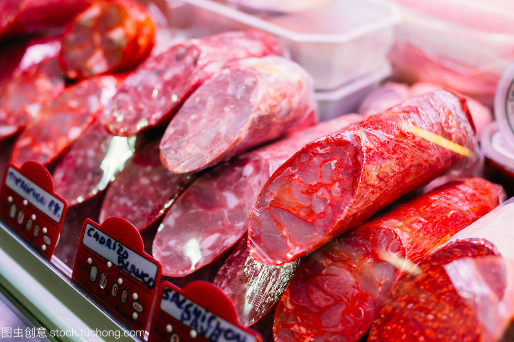 当地农民的匠心呈现 食品杂货市场里的农产品与肉制品